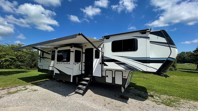 Hannah's Montana - 2021 Keystone Montana 3761FL